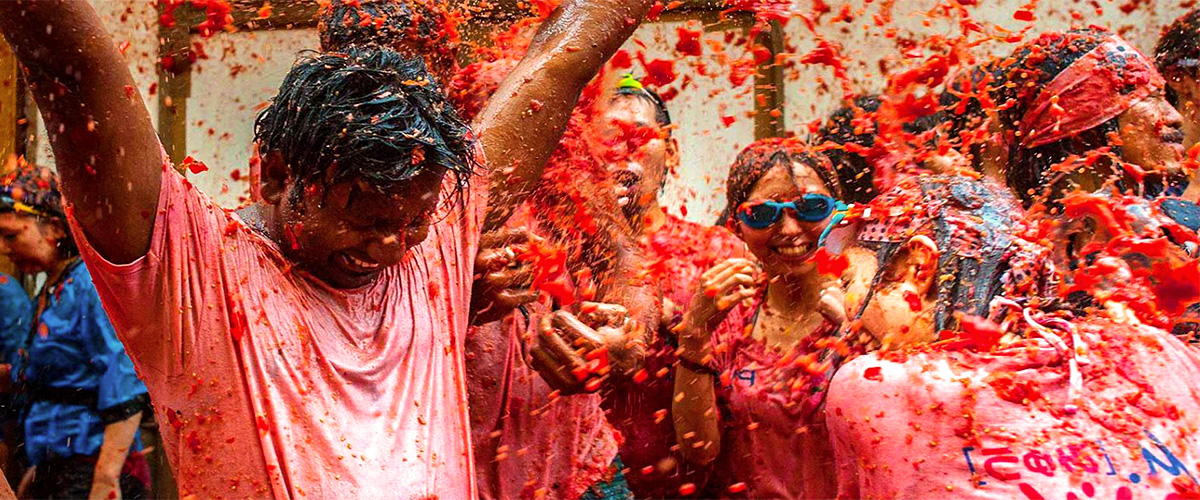 Abahana Villas - Tomato in the tomatina of Buñol of Valencia.