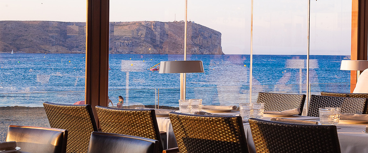 Restaurant La Perla Restaurant of Jávea: Aromas and flavors with a fixed gaze on the sea.