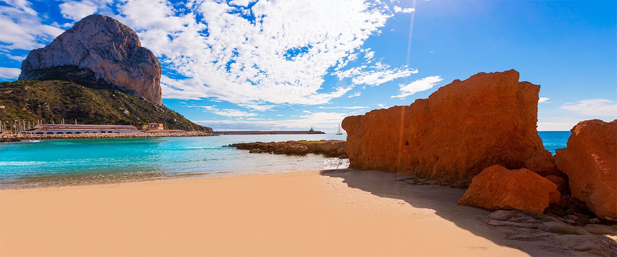 Abahana Villas - Peñón de Ifach desde la playa de El Cantal Roig de Calpe. Abahana Villas - Peñón de Ifach desde la playa de El Cantal Roig de Calpe.
