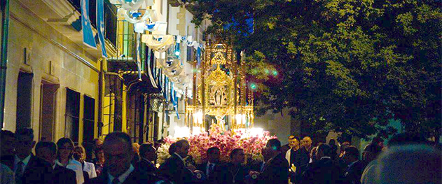 Turismo Benissa - Ofrenda a la virgen en las fiestas de Benissa. Turismo Benissa - Ofrenda a la virgen en las fiestas de Benissa.