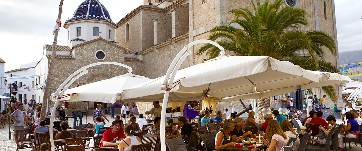 Abahana Villas - Restaurantes en la plaza de la iglesia de Altea. Abahana Villas - Restaurantes en la plaza de la iglesia de Altea.