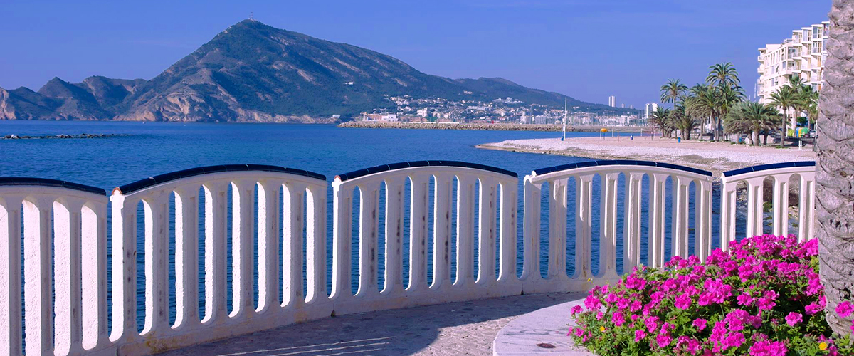Turismo Altea - Serra Gelada desde el paseo marítimo de Altea. Turismo Altea - Serra Gelada desde el paseo marítimo de Altea.