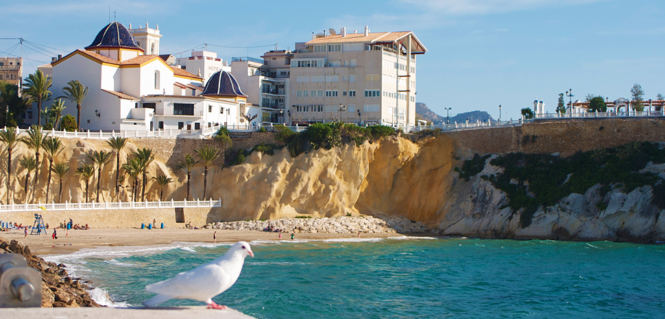 Abahana Villas - IHurch von San Jaime in Playa del Mal Pas in Benidorm.