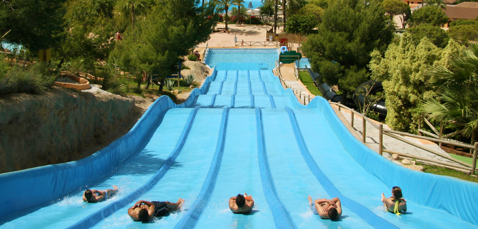 Aqualandia - Следы водной горки Aqualandia в Бенидорме. Aqualandia - Следы водной горки Aqualandia в Бенидорме.