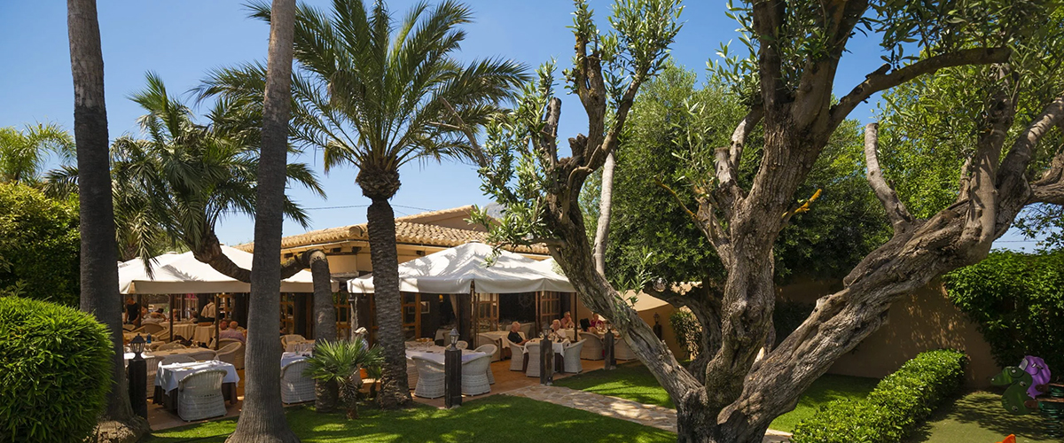 Restaurante la Masena - View of the restaurant terrace with a children's area.