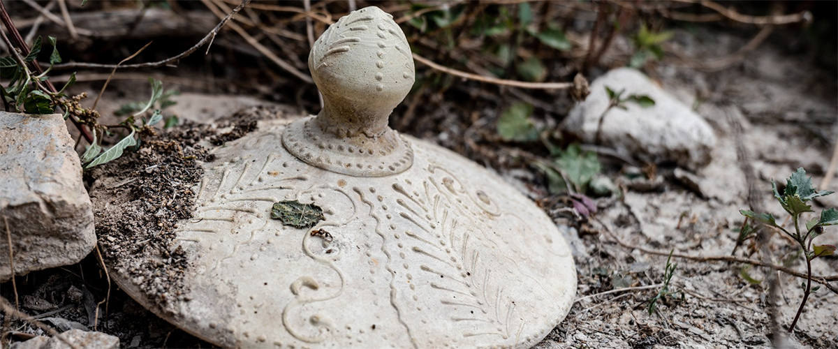 Turismo Agost- Céramique avec un motif typique de l'artisanat potier d'Agost. Turismo Agost- Céramique avec un motif typique de l'artisanat potier d'Agost.